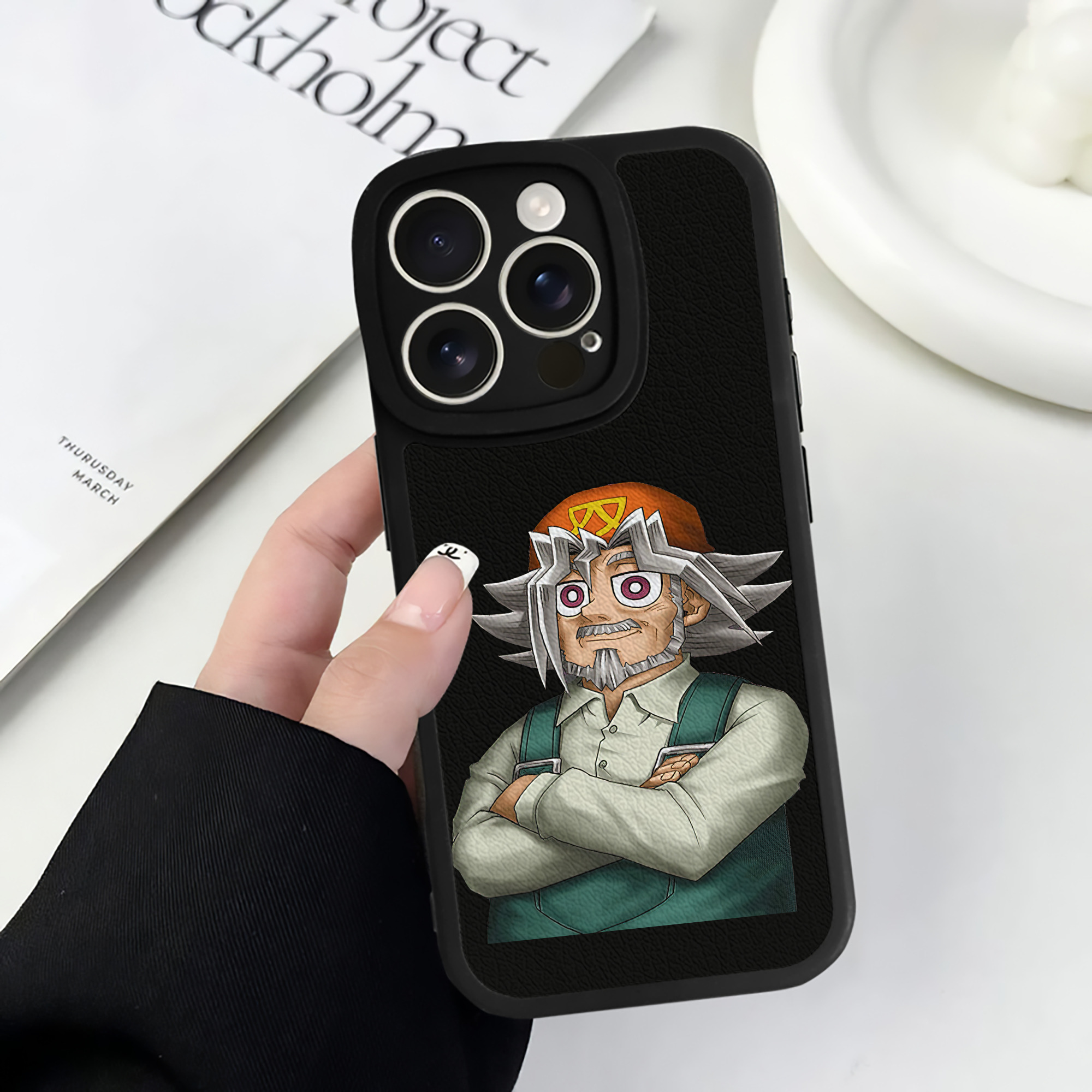 （画像用） 遊☆戯☆王 Yu-Gi-Oh! 【iPhone 16シリーズ対応】シリコンスマホケース（レザー調） 材質：シリコン